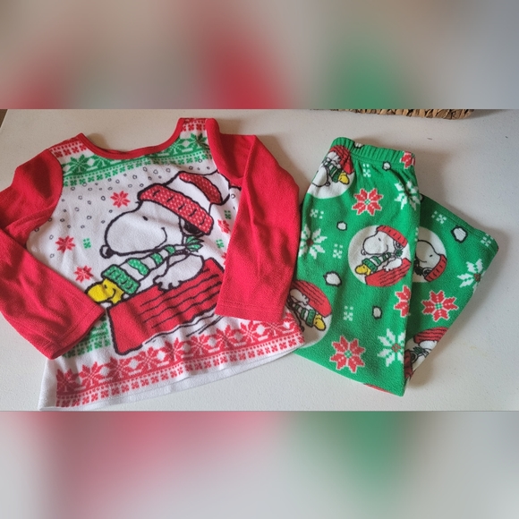 GUC Peanuts Snoopy Christmas Pajamas - Picture 1 of 7